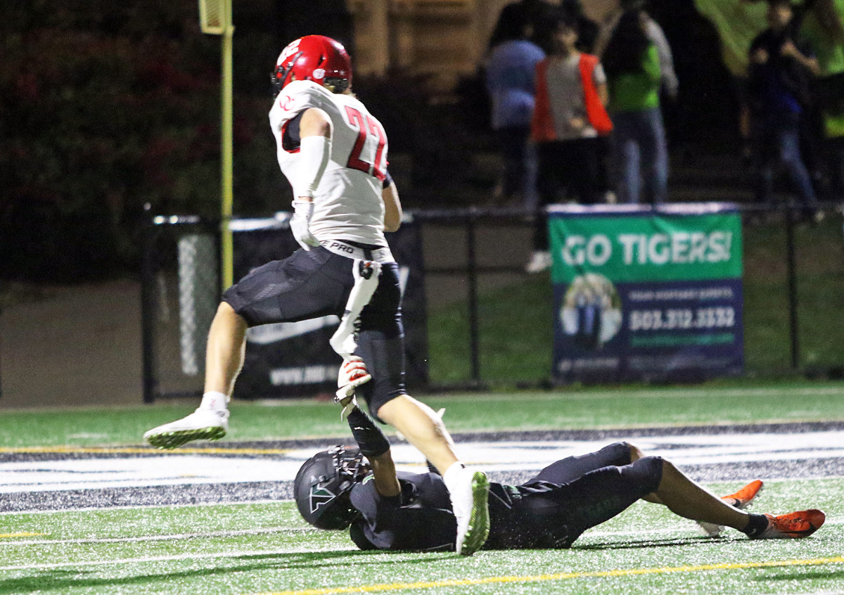 a Oregon City Tigard football Oregon September 29 2023 Dan Brood 48